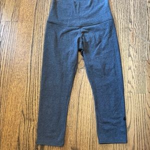 Lululemon heathered charcoal gray capri size 4